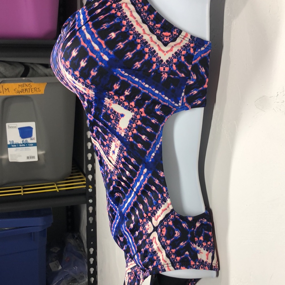 Hurley blue and pink side cutout one piece swimsuit size xs - Picture 4 of 12
